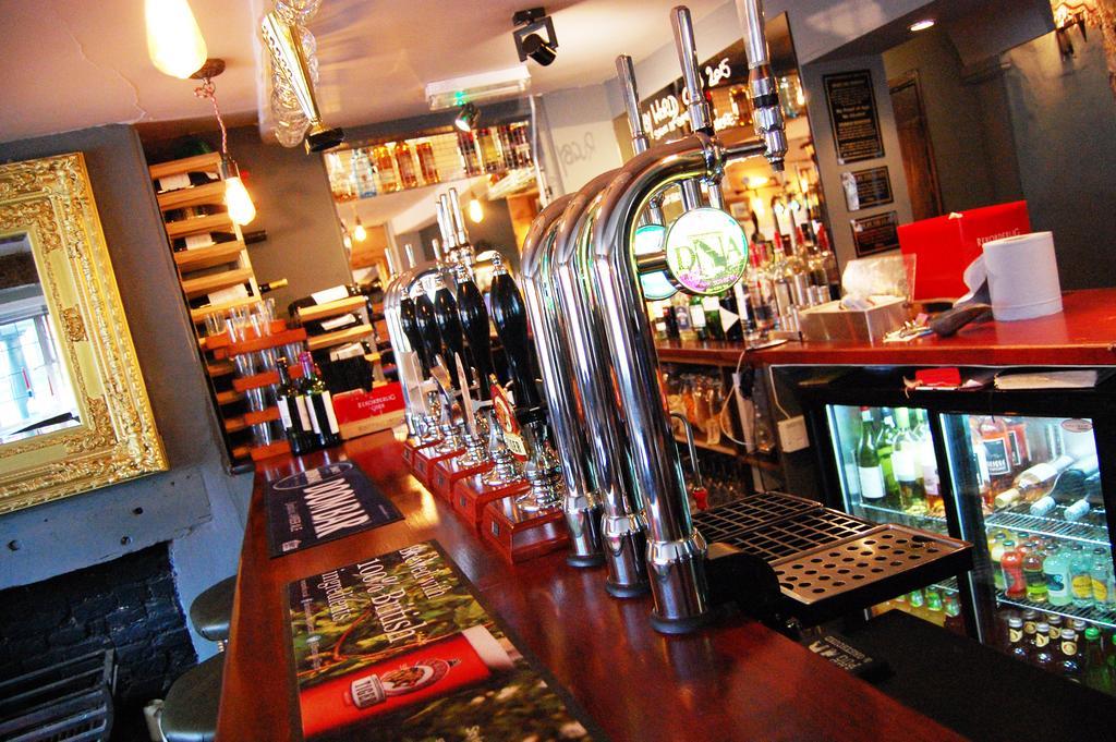 The Pug & Greyhound Hotel Great Glen Екстериор снимка