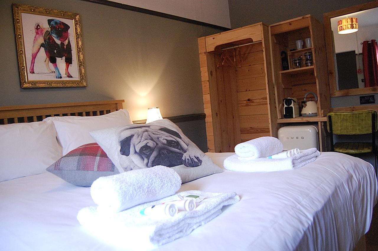 The Pug & Greyhound Hotel Great Glen Екстериор снимка