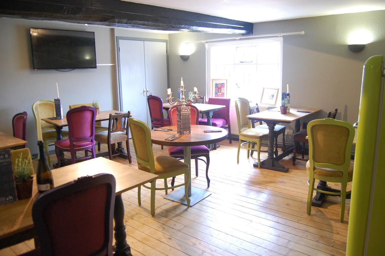 The Pug & Greyhound Hotel Great Glen Екстериор снимка