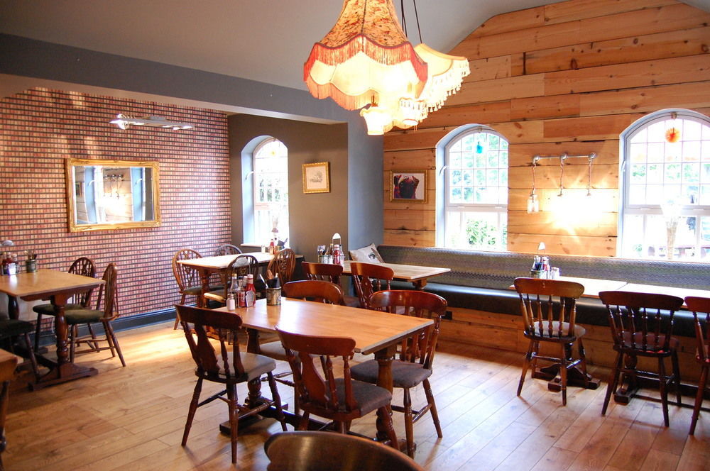 The Pug & Greyhound Hotel Great Glen Екстериор снимка